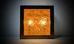 Wall Art 1970. Skandinavisk design. Fuld restaureret. Glas og bejdset træ. 26×26.