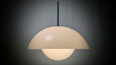 Skøn Konsthantverk lampe i akryl og glas. Ø44. Nyt el. AB Tyringe.