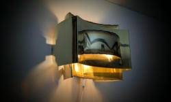 Brutalistisk messing-væglampe i Svend Aage Holm Sørensen stil for Holm Sørensen & Co., Danmark 1960. Nyt el