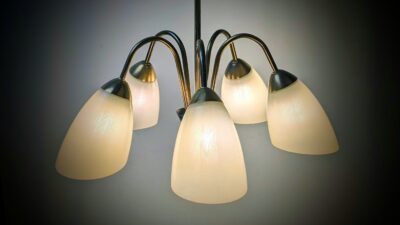 Dansk lysekrone fra 1940. Fuld restaureret. Ø55. Fog og Mørup. 68 cm fast nedhæng. Nyt el.