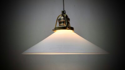 Holmegaard antik skomager pendel. Ø26,5 , 8,3 cmH. Messing. Fra 1920.