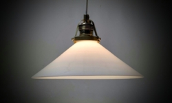 Holmegaard antik skomager pendel. Ø25,8 , 9,7 cmH. Messing. Fra 1920.