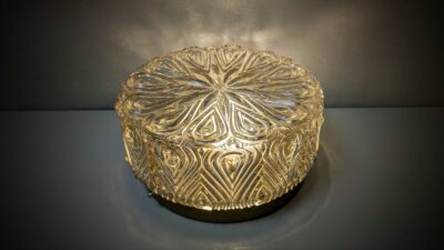 Skøn plafond med cognac farvet smukt glas. Ø20. 10 cmH. Til loft eller væg.