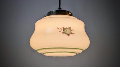 Fuld restaureret kuglependel fra 1940. Nyt el/messing ophæng. Ø21. Grønne blomster