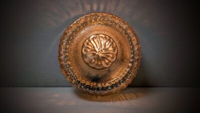 Skøn plafond fra 1970 til væg eller loft. Ø20 cm. 12cmH. I smuk stand.