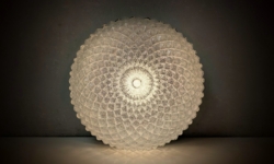 Skøn ICE plafond fra 1980 til væg eller loft. Ø21 cm. 12cmH. I smuk stand.