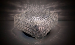 Skøn plafond med klart smukt glas. 20x20cm 10 cmH.