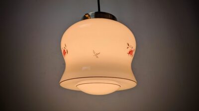 Smuk antik kugle pendel fra 1920 med langt messing ophæng og nyt el. Ø18.