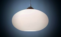 Skandinavisk opalglas pendel – organisk oval elipssoid. Ø26. Nyt el. Custom samlet.