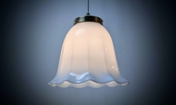 Smuk opalglas loftlampe. Fingerbøl blomster glas. 1950. Alt el er nyt. Ø25. 24 cmH. Nyt el.