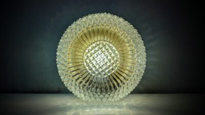 Skøn plafond med smuk klart diamond glas. Ø20 10 cmH. Interiør til væg el. loft.