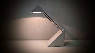 Klassisk svensk design 1990. Ikea B730 bordlampe. Original. 45 cm udhæng. Halogen. Stilikon.