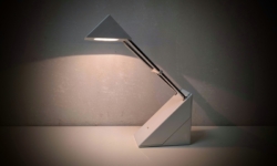 Klassisk svensk design 1990. Ikea B730 bordlampe. Original. 45 cm udhæng. Halogen. Stilikon.