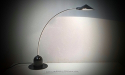 Stilrent dansk design fra 1990. Lyskær 2032. Halogen kontor lampe. 65 cm arm