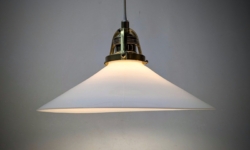 Holmegaard antik skomager pendel. Ø26,5 , 8,5 cmH. Messing. Fra 1920.