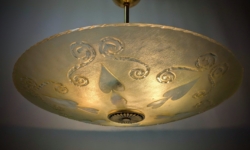Romantisk Art Deco loftplafond i mønstret glas – ca. 1930’erne – Ø48 cm. Fuld restaureret. Historisk belysning.