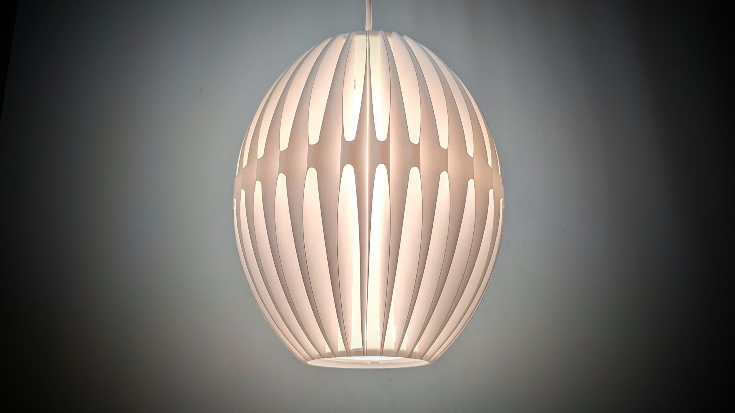 Desire Copenhagen Pendel – Foldet Elegance i Skandinavisk Design.