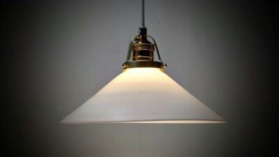 Holmegaard antik skomager pendel. Ø24,5 , 9,3 cmH. Messing. Fra 1920.