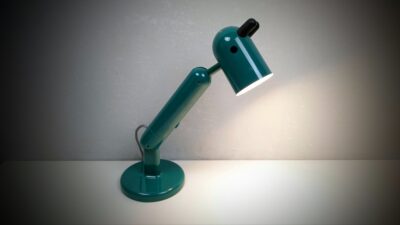 Ikea Giraf bordlampe fra 1990. Model Krux. 38 cm høj.