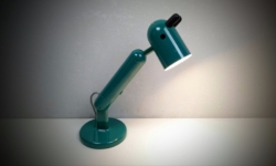 Ikea Giraf bordlampe fra 1990. Model Krux. 38 cm høj.