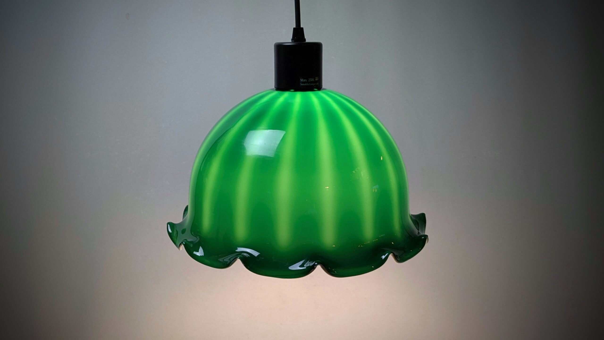 Vintage skandinavisk grøn glaspendel 1960 – fuldt restaureret Ø30cm. Nyt el m.m