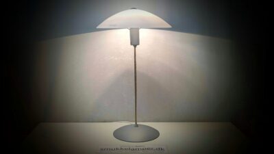 Danish design 1990. Light Studio. by Horn. Type 2220. 54 cmH. Delvist nyt el.