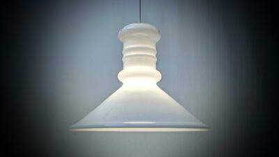 Stor Holmegaard apoteker spisebords lampe. 1984. Hvid opalglas. Ø36. 2,5 kilo ren glas. Nyt el.