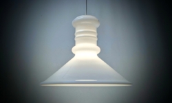 Stor Holmegaard apoteker spisebords lampe. 1984. Hvid opalglas. Ø36. 2,5 kilo ren glas. Nyt el.