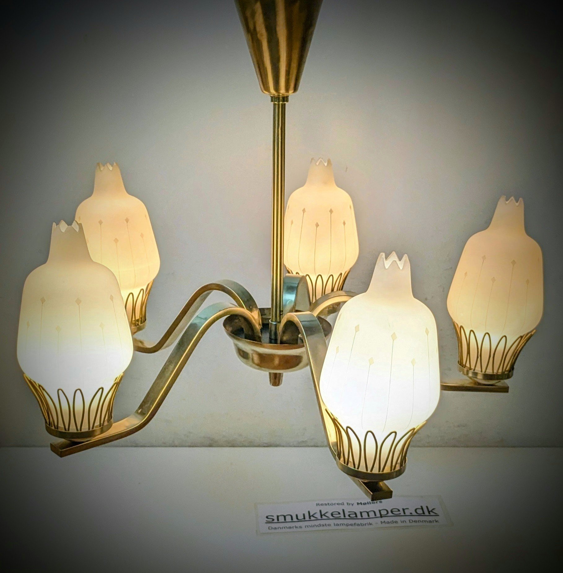 Dansk 5 armet lysekrone fra 1940. Professionelt restaureret. Ø55. 43 cm fast nedhæng.