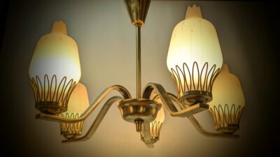 Dansk 5 armet lysekrone fra 1940. Professionelt restaureret. Ø55. 43 cm fast nedhæng.