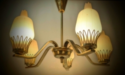 Dansk 5 armet lysekrone fra 1940. Professionelt restaureret. Ø55. 43 cm fast nedhæng.