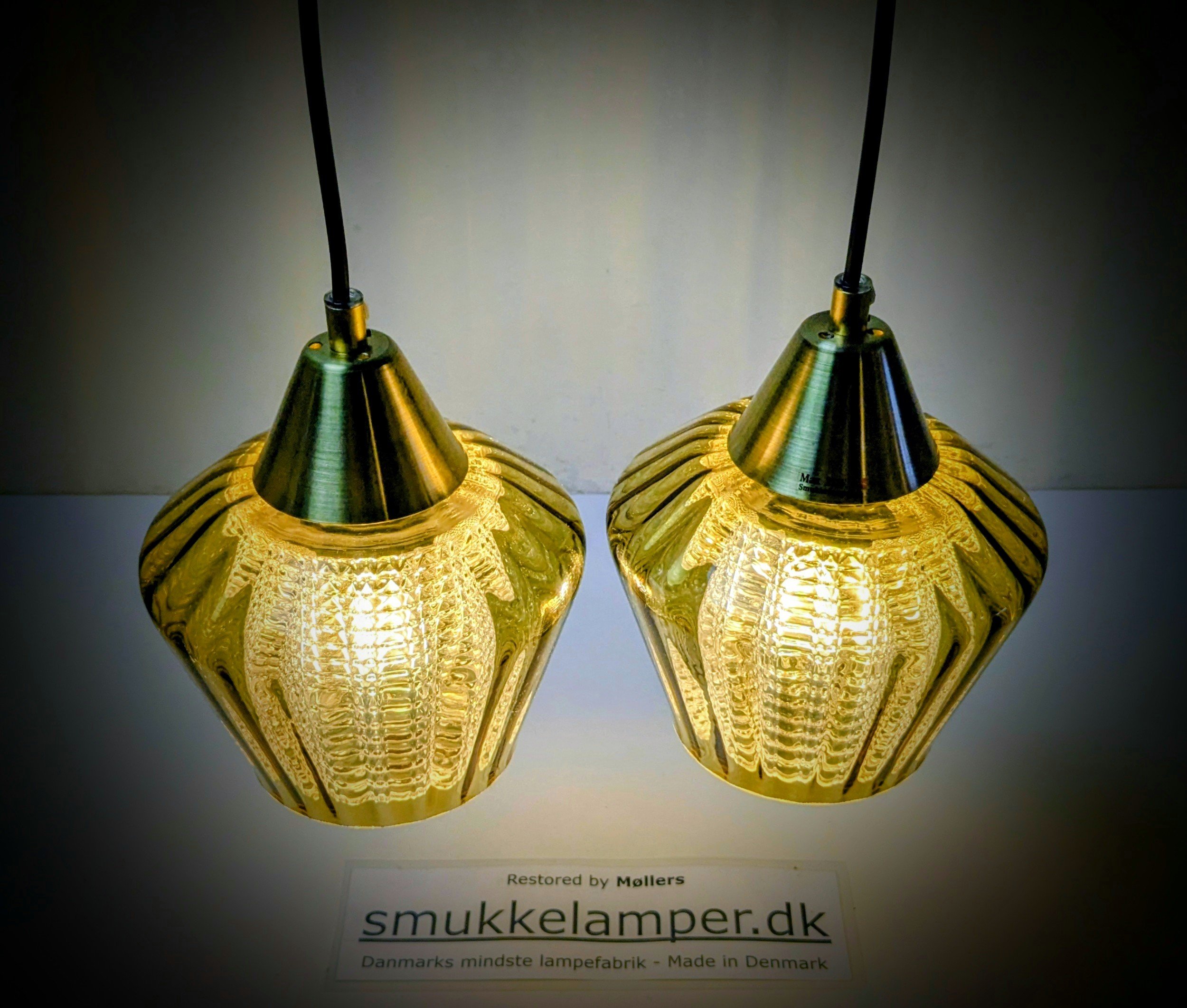 Sæt med 2 professionelt restaurerede Carl Fagerlund pendler i dobbelt glas fra 1960.