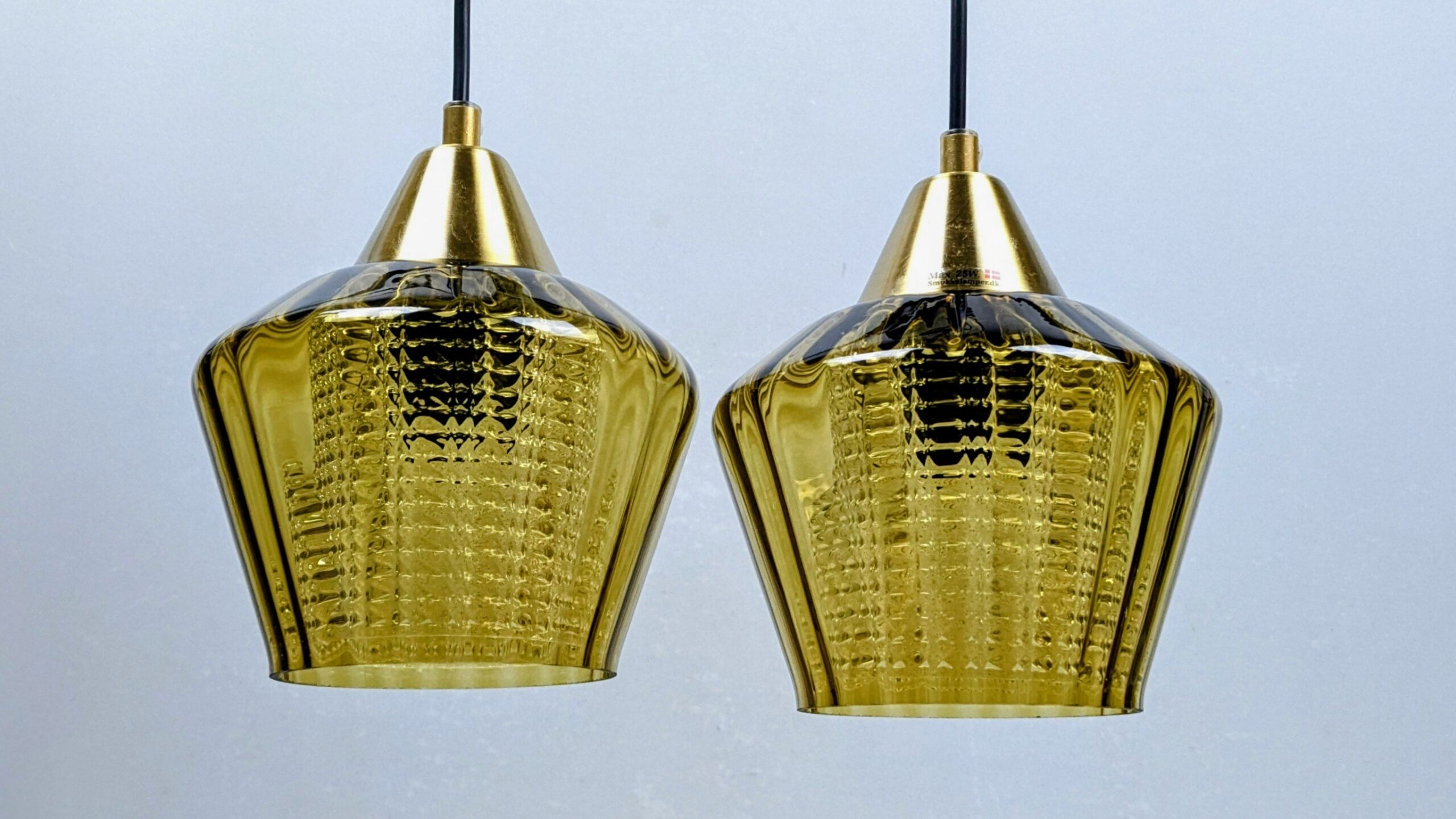 Sæt med 2 professionelt restaurerede Carl Fagerlund pendler i dobbelt glas fra 1960.