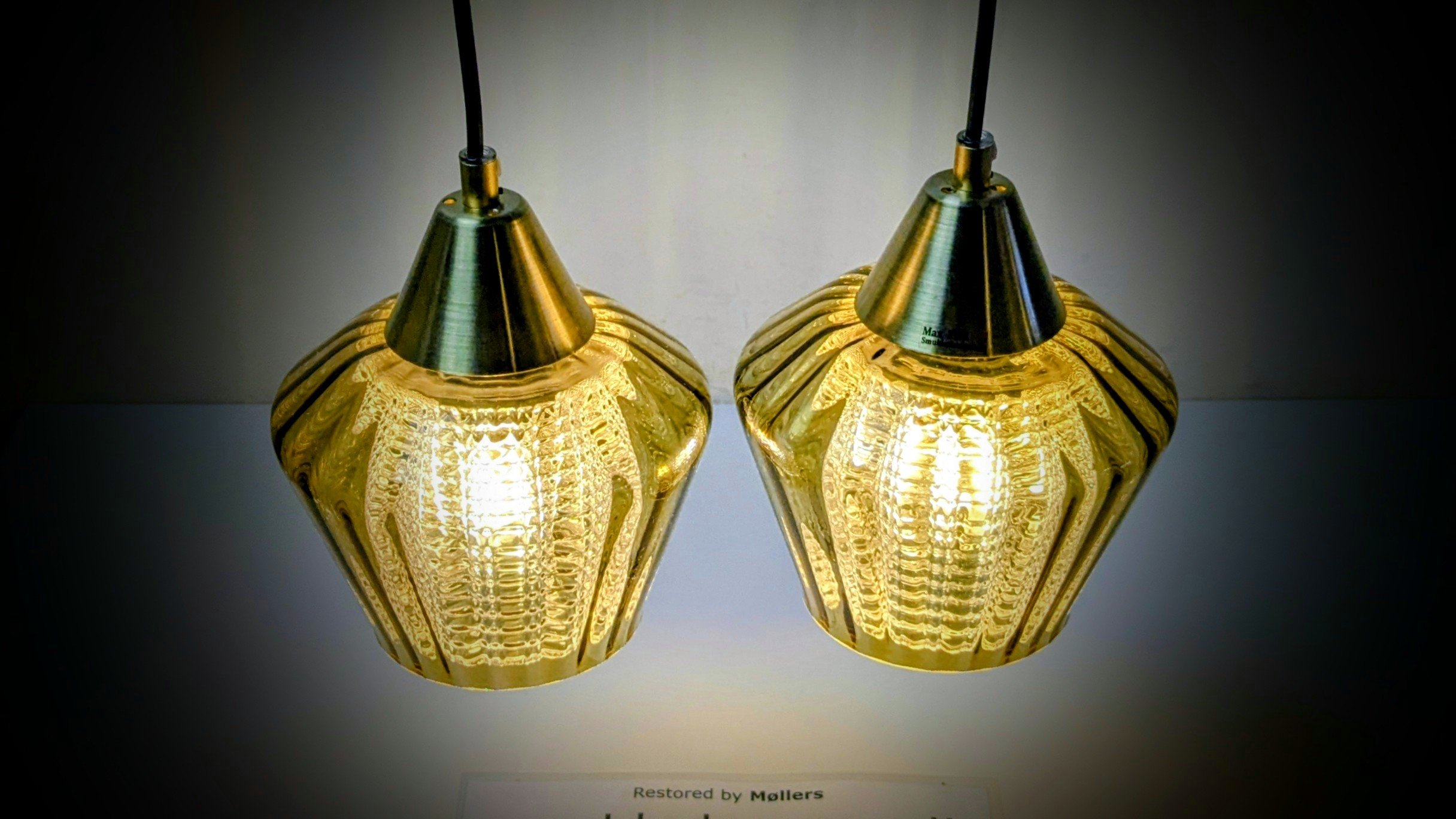 Sæt med 2 professionelt restaurerede Carl Fagerlund pendler i dobbelt glas fra 1960.