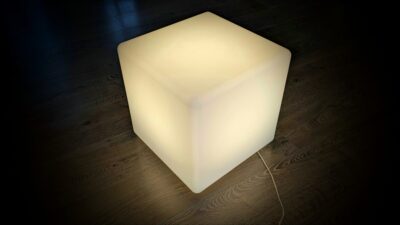 Original stor stil design Møbel lys skammel. 45x45 cm. Plast
Moree Cube. Tysk design.