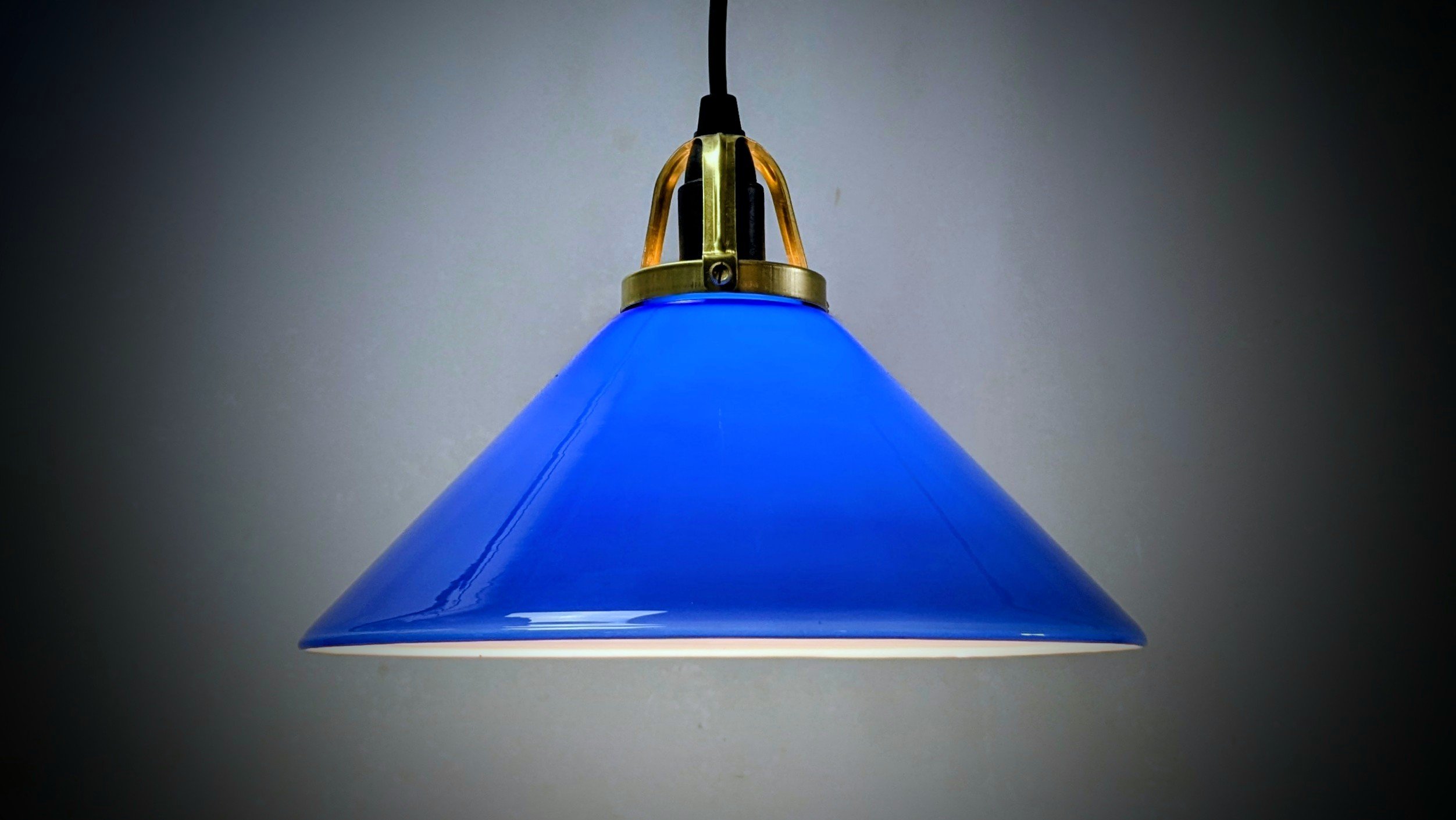 Skøn dansk blå skomager pendel fra 1980. Professionelt restaureret. Ø24,4. Odreco.