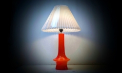 Stor dansk Kastrup Glasværk bordlampe i orange fra 1960. Professionelt restaureret. 58cmH