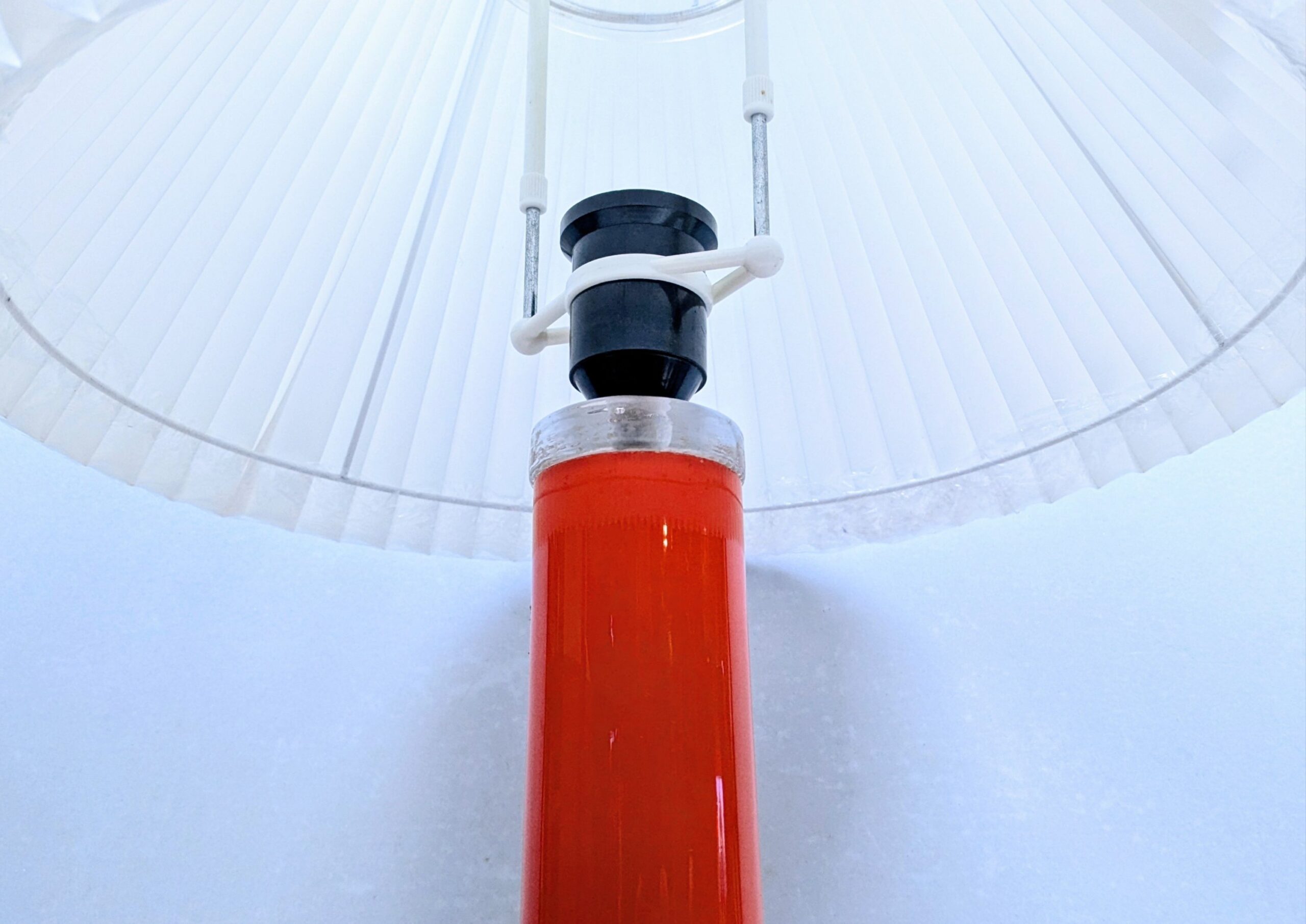 Stor dansk Kastrup Glasværk bordlampe i orange fra 1960. Professionelt restaureret. 58cmH