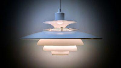 Danish design Jeka Verona. Ø48. Nyt el. Hvid. 1980. I flot stand med få normale brugsspor.