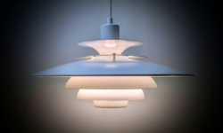 Danish design Jeka Verona. Ø48. Nyt el. Hvid. 1980. I flot stand med få normale brugsspor.