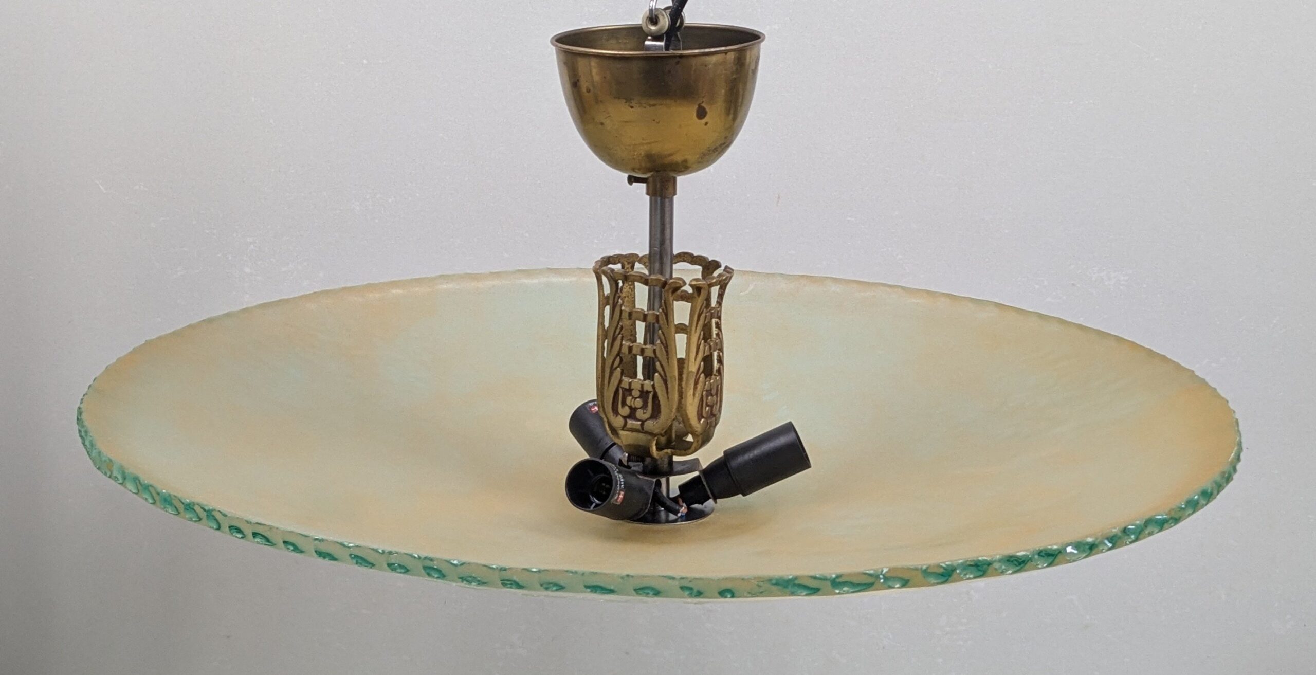 Storslået Art Deco loftplafond i mønstret glas – ca. 1920’erne – Ø59 cm. Historisk belysning. Pickup only