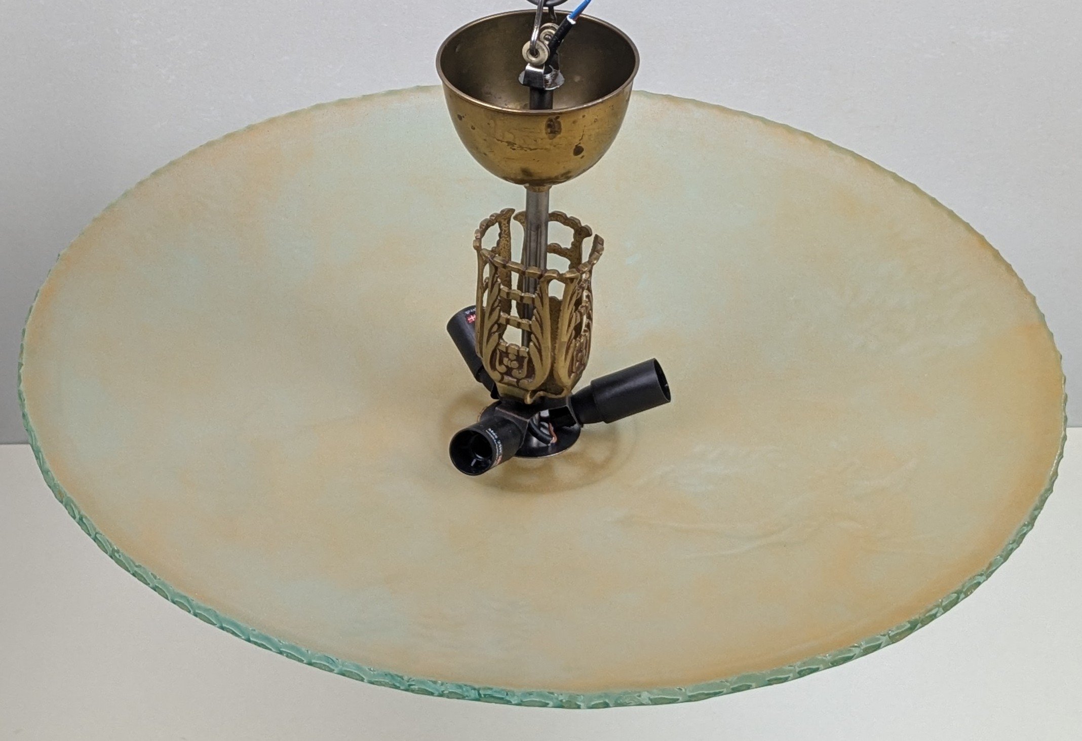 Storslået Art Deco loftplafond i mønstret glas – ca. 1920’erne – Ø59 cm. Historisk belysning. Pickup only