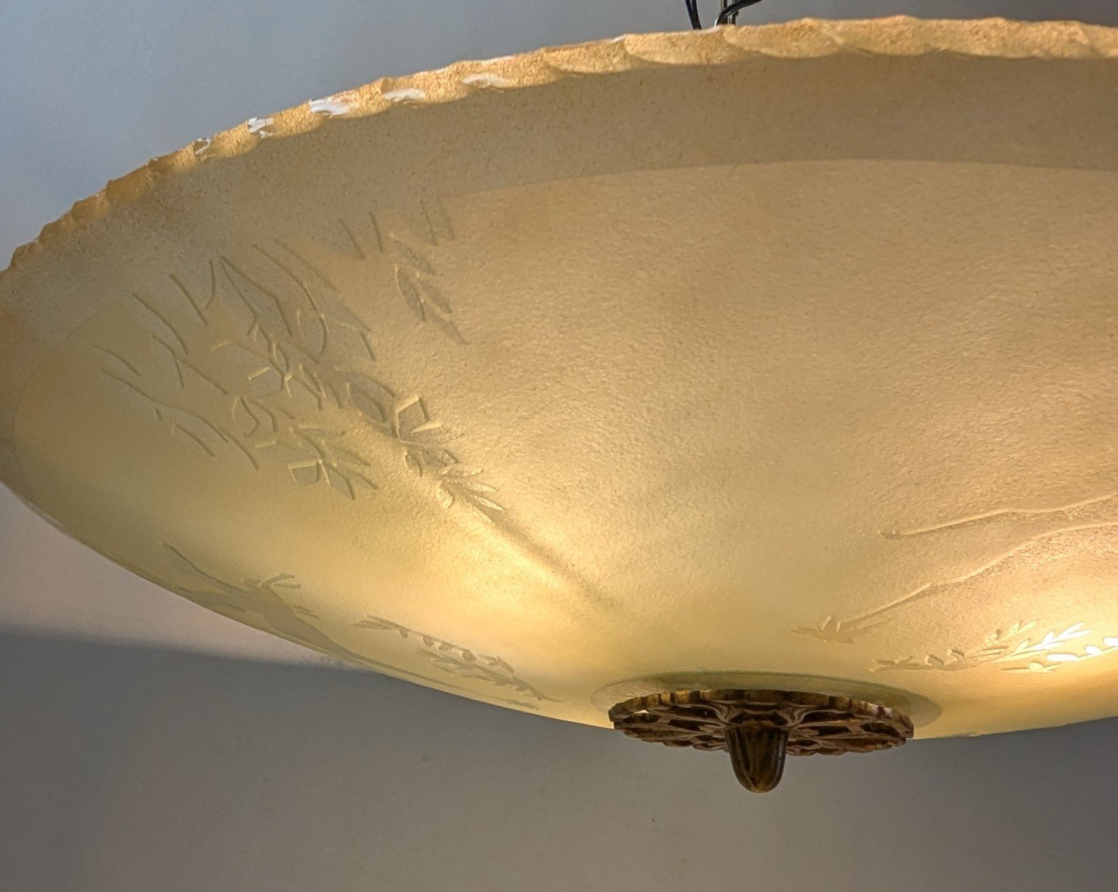 Storslået Art Deco loftplafond i mønstret glas – ca. 1920’erne – Ø59 cm. Historisk belysning. Pickup only