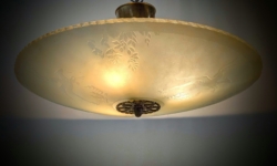 Storslået Art Deco loftplafond i mønstret glas – ca. 1920’erne – Ø59 cm. Historisk belysning. Pickup only