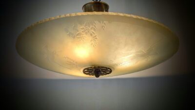 Storslået Art Deco loftplafond i mønstret glas – ca. 1920’erne – Ø59 cm. Historisk belysning. Pickup only