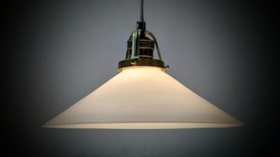 Holmegaard antik skomager pendel. Ø26,5 , 8,7 cmH. Messing. Fra 1920.