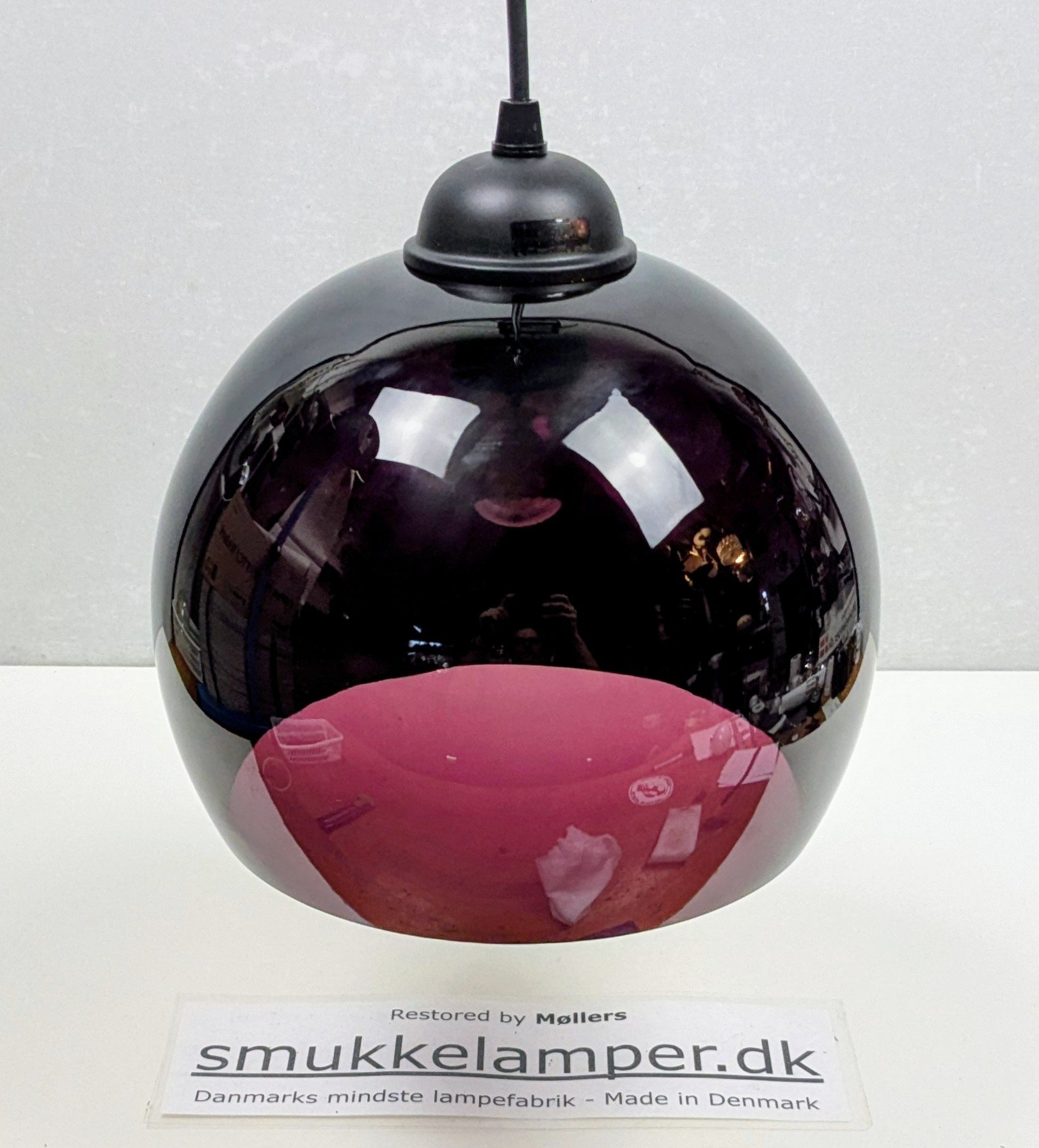 Vintage pendellampe i lilla glas fra 1970 Professionelt restaureret og klar til brug. Ø24.