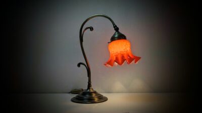 Skøn professionelt restaureret bordlampe fra 1990. 35 cmH. Delvist nyt el m.m