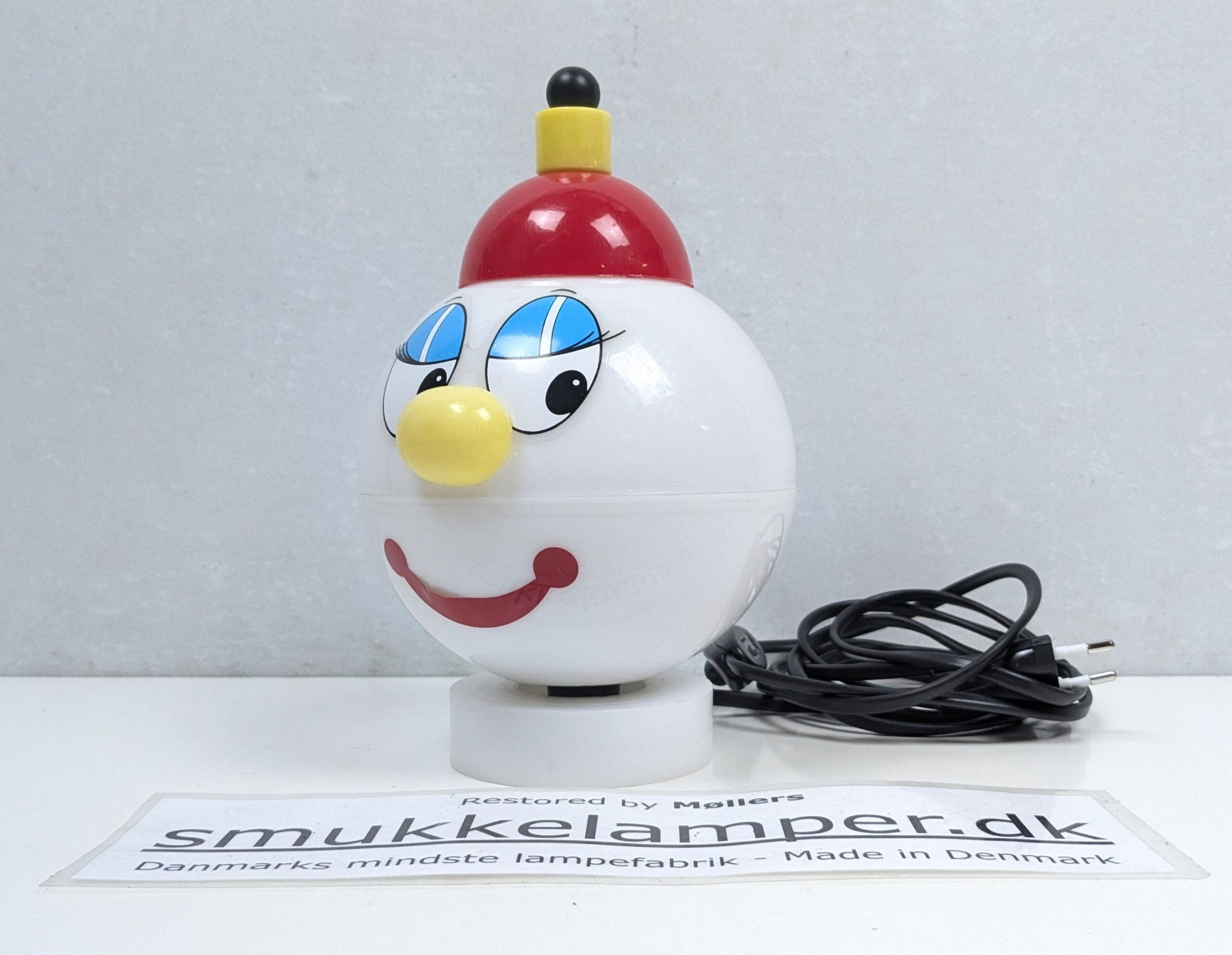 Custom håndsamlet børne bordlampe med Italiensk Stilfer Milano skærm. 21 cmH