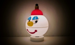 Custom håndsamlet børne bordlampe med Italiensk Stilfer Milano skærm. 21 cmH